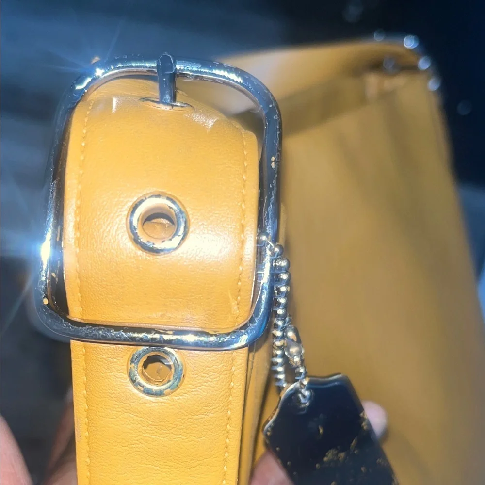 Coach soho vintage Yellow Leather Hobo Bag
9186 - Picture 6 of 10